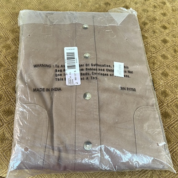 NWT Men's Button Down Shirt - Picture 4 of 4